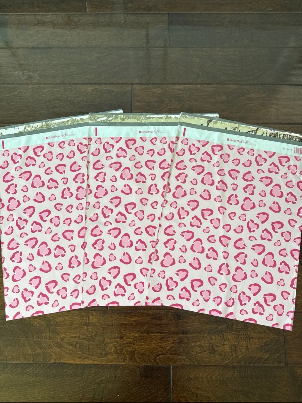 20 Pack - 14.5x19” XL Beautiful Pink Leopard Hearts Poly Mailers